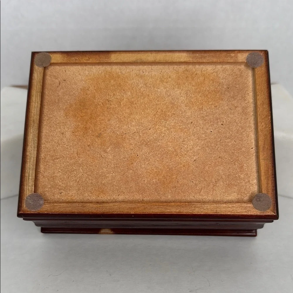 Vintage Estate Small Wooden Jewelry Box With Etched Flower Design On Oval Glass
